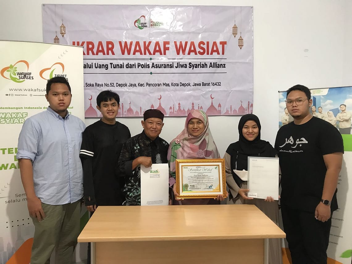 Ikrar Wakaf Wasiat Keluarga Aris Roso Yudono Untuk Lembaga Nazhir Wakaf sukses dan IKADI