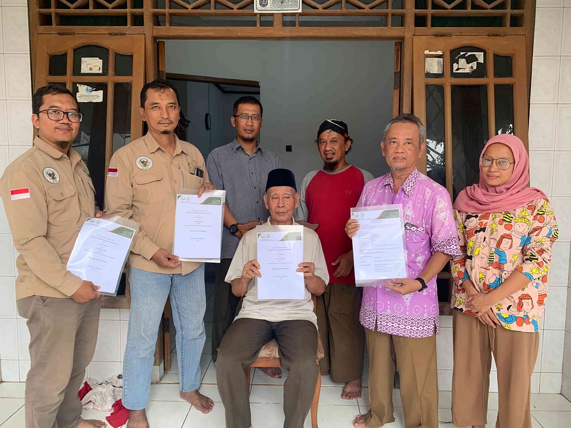 Penandatanganan Ikrar Wakaf Tanah H. Sunaryo dan SPK Greenhouse Ratu Jaya